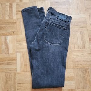 Grey super skinny Levi's jeans